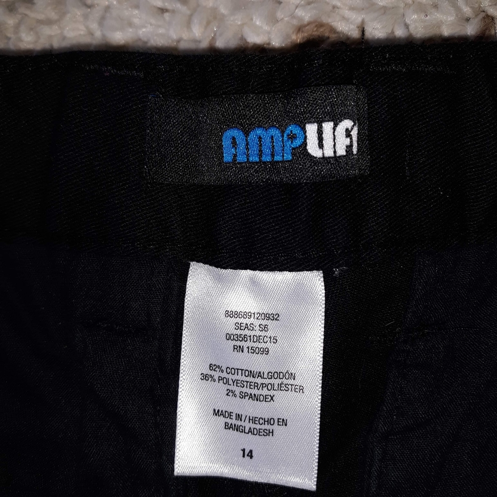 Shorts - Picture 3 of 4